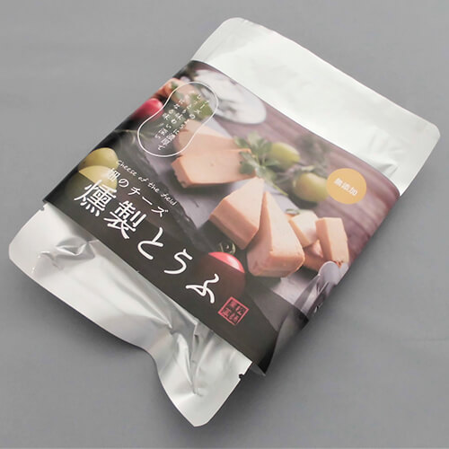 自家製畑のチーズ　燻製とうふ